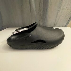 CROCS Unisex Mellow Clog Black W8/M10